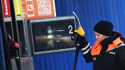Розничные цены на бензин в России за неделю выросли на шесть копеек