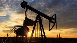 Нефть дорожает, отыгрывая возможное продление венского соглашения