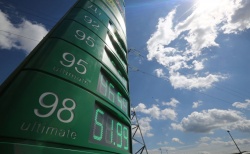 Правительство увеличит субсидию для сдерживания цен на бензин