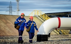 После загрязнения трубопровода «Дружба» Российская нефть подешевела.